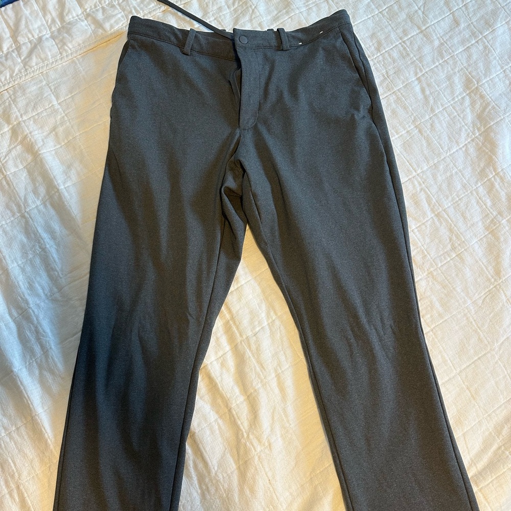 UNIQLO Men’s Medium 30-33 inch waist Grey